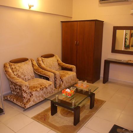 Royal Inn Hotel Karachi Exteriör bild