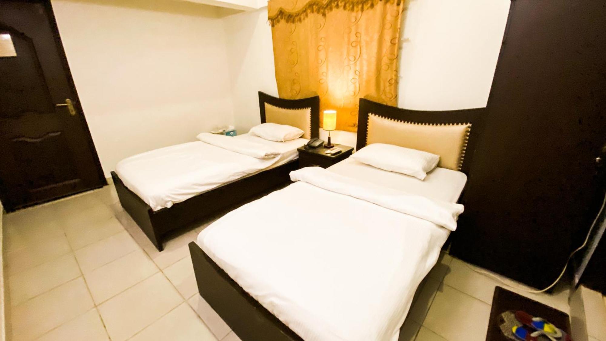 Royal Inn Hotel Karachi Exteriör bild