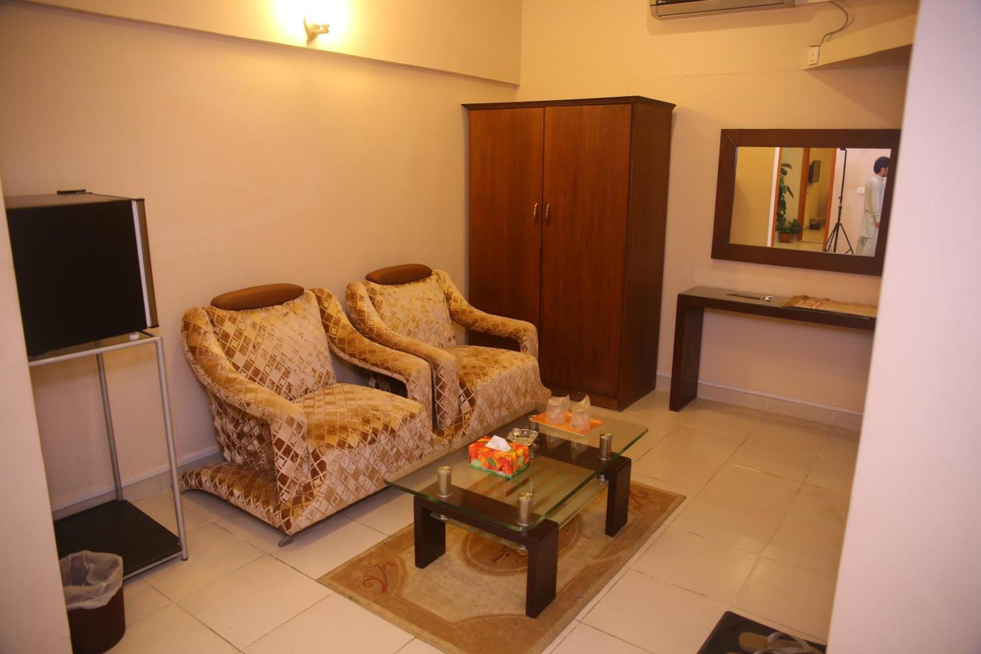 Royal Inn Hotel Karachi Exteriör bild