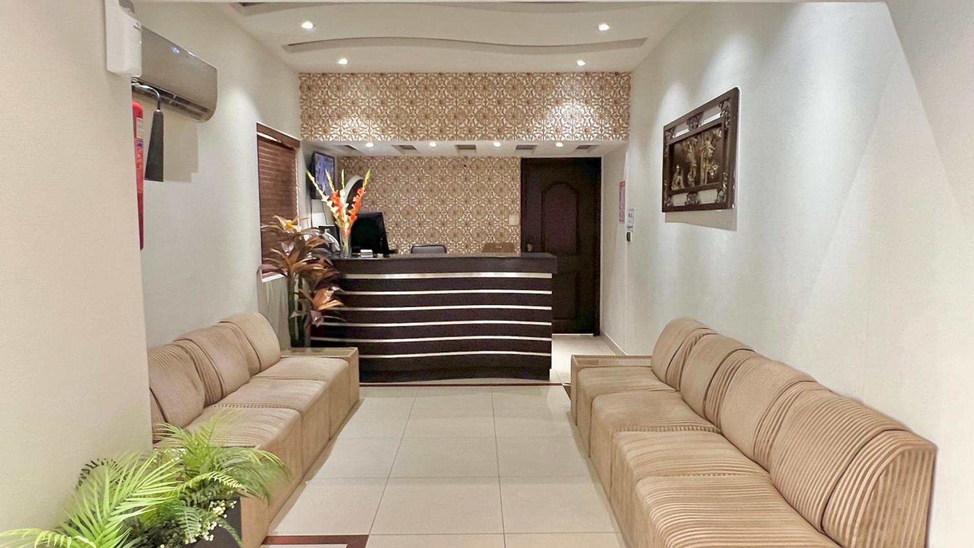 Royal Inn Hotel Karachi Exteriör bild