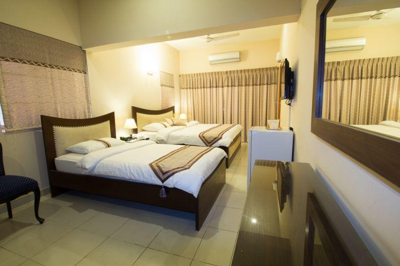 Royal Inn Hotel Karachi Exteriör bild