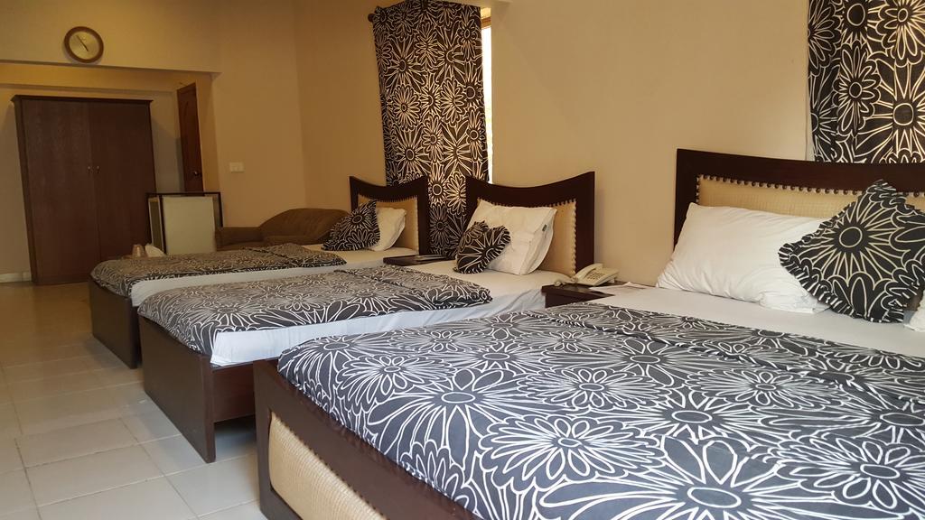 Royal Inn Hotel Karachi Exteriör bild