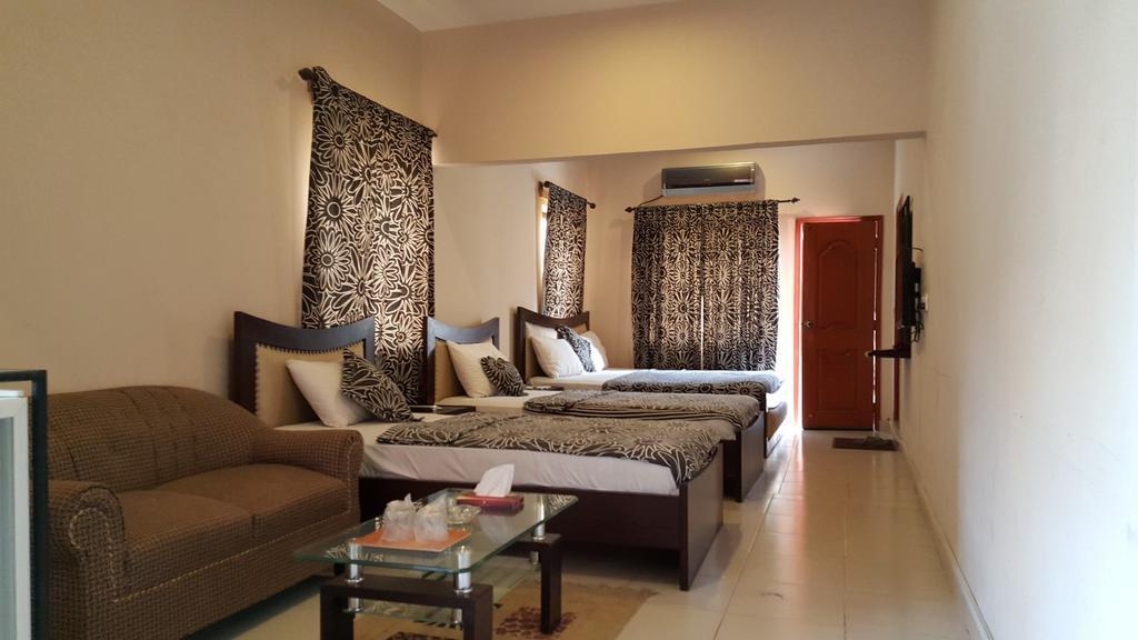 Royal Inn Hotel Karachi Exteriör bild