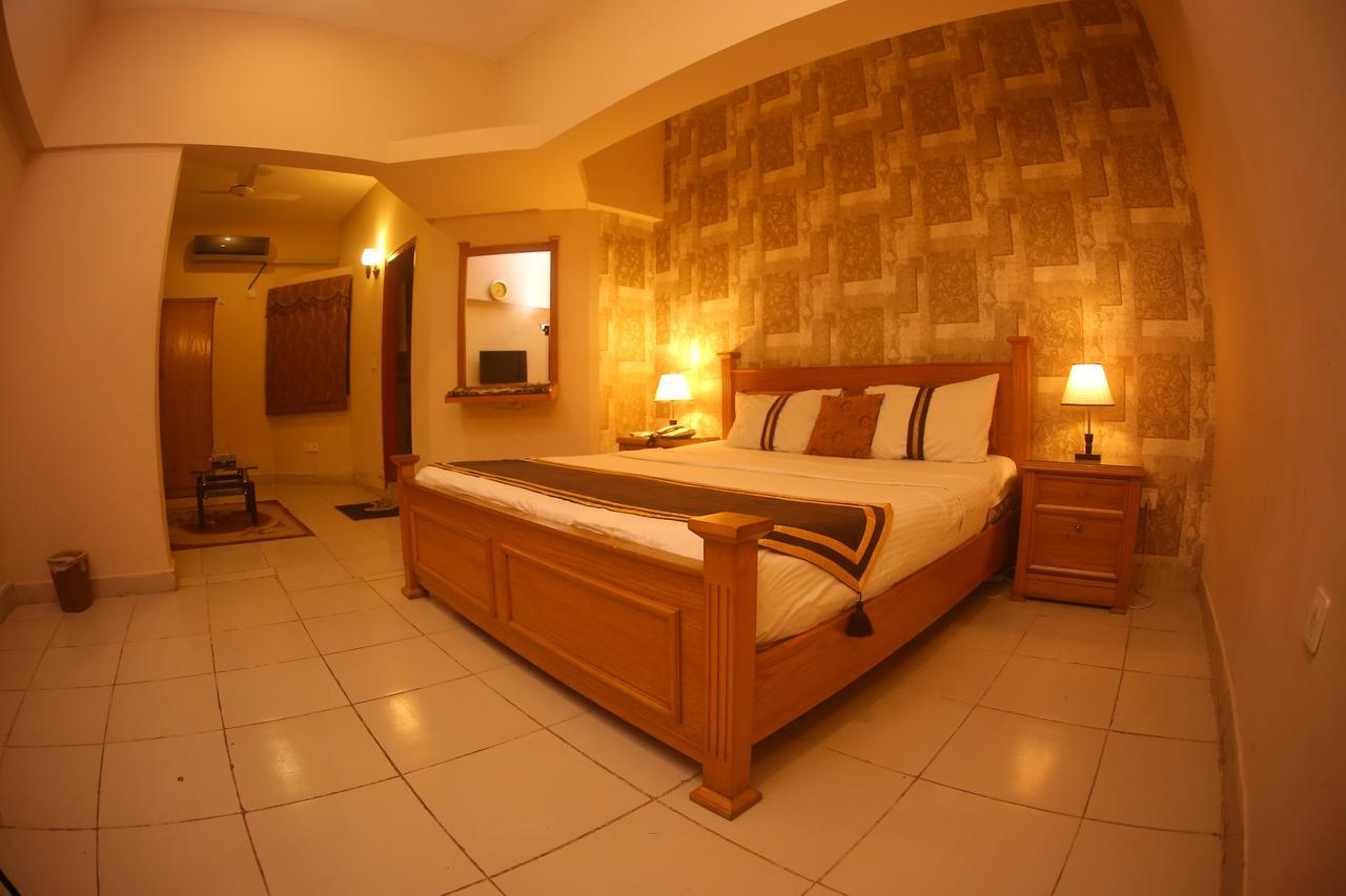 Royal Inn Hotel Karachi Exteriör bild