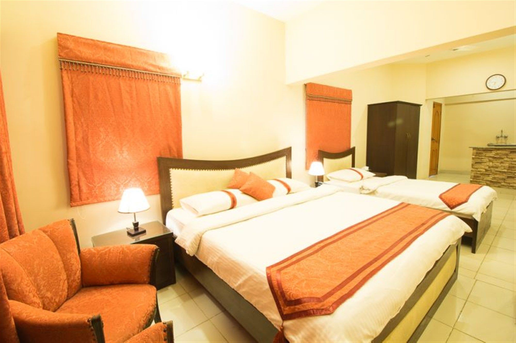 Royal Inn Hotel Karachi Exteriör bild