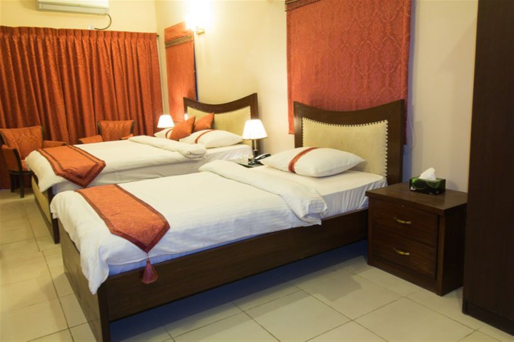 Royal Inn Hotel Karachi Exteriör bild