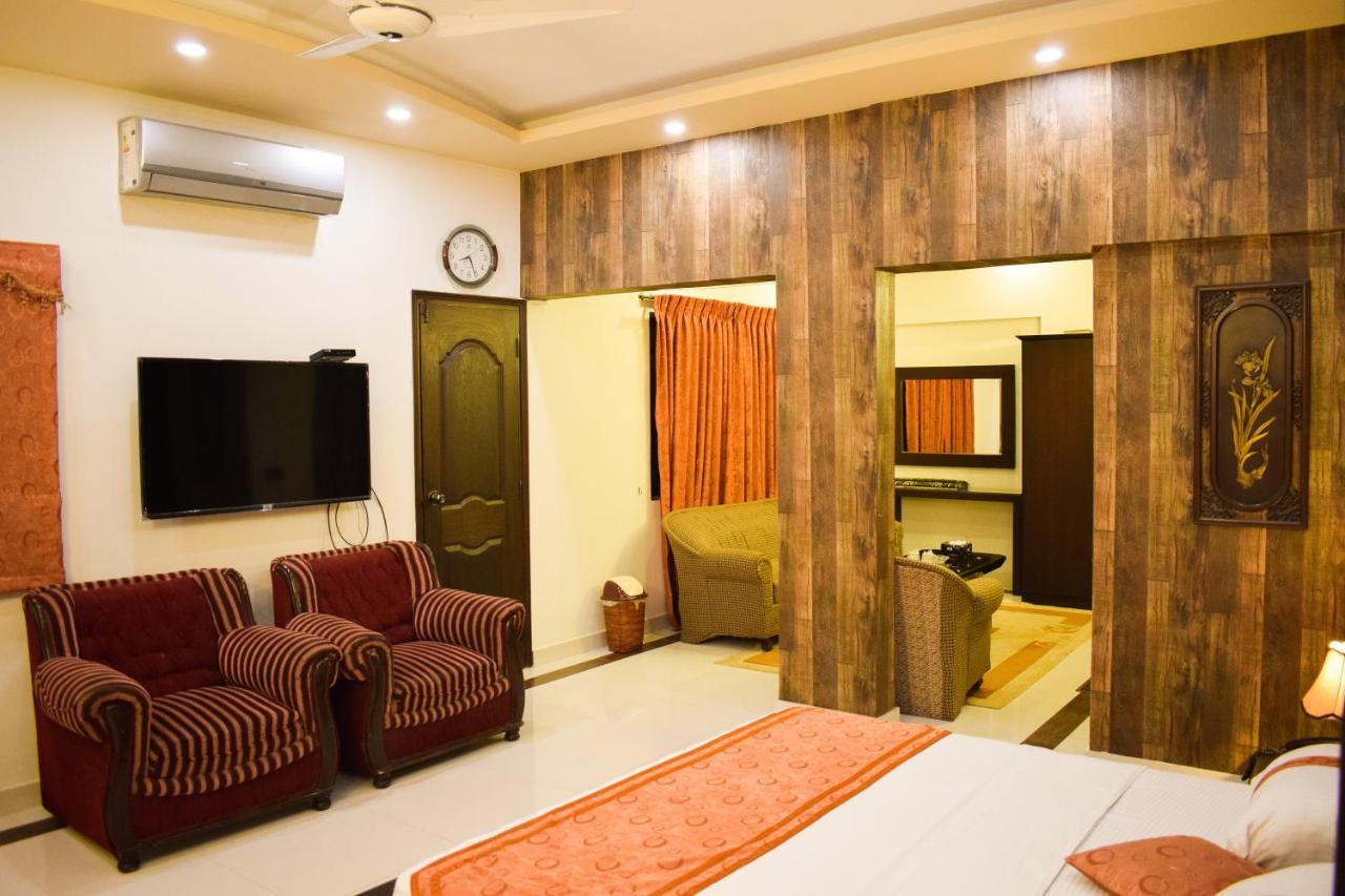 Royal Inn Hotel Karachi Exteriör bild
