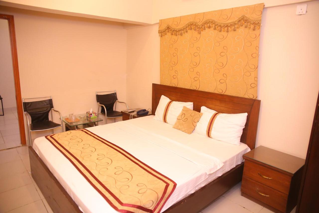 Royal Inn Hotel Karachi Exteriör bild