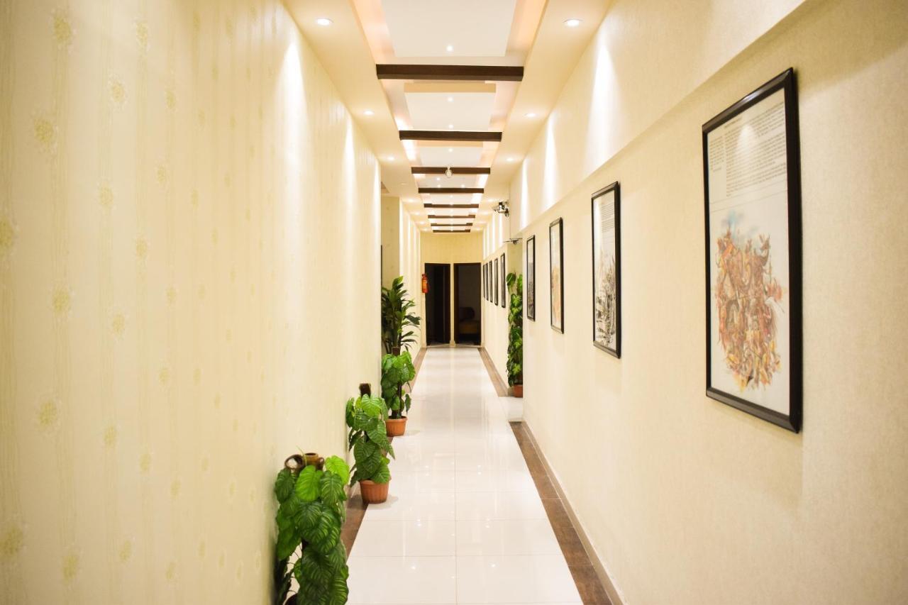 Royal Inn Hotel Karachi Exteriör bild